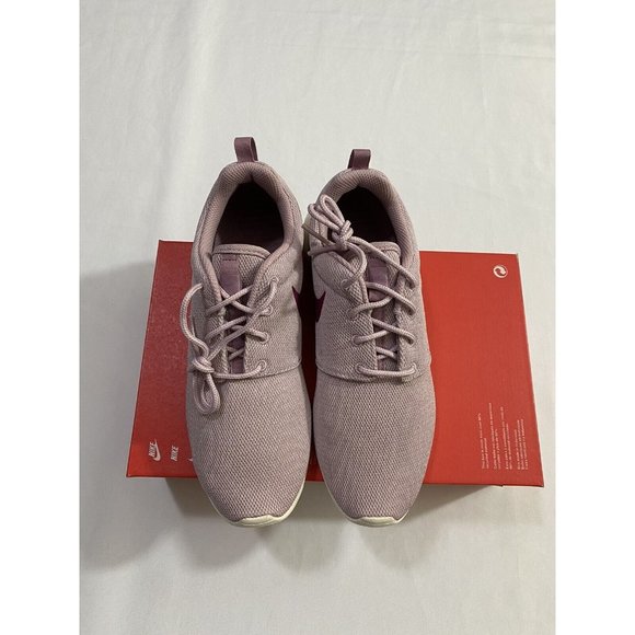New Women’s Size 8.5 Plum Nike Roshe One Running Shoes 844994 501 - Picture 2 of 10